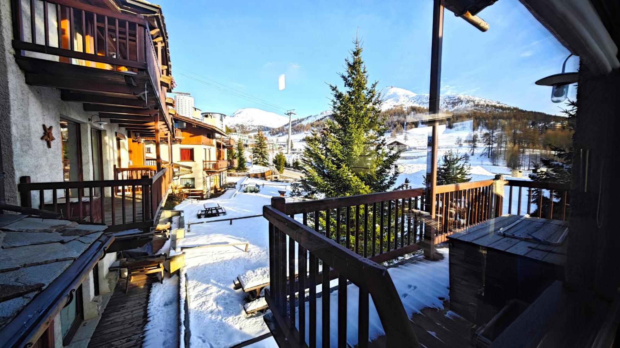 Вілла Hostdomus - Imperial Chalet Сестрієре Екстер'єр фото